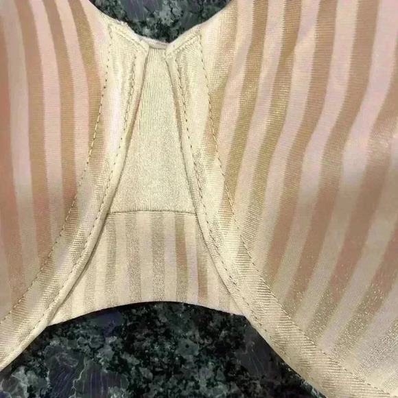 Playtex Womens Bra 44C Beige w/Gold Stripes Adj Straps Padding Underwire EUC - Picture 3 of 7